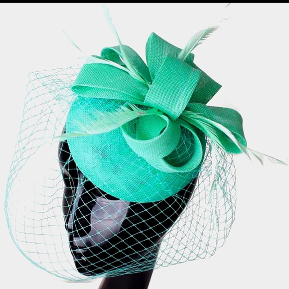 Sophisticated Pillbox Fascinator Ribbon Feathers Lace Veil Derby Tea Church - Picture 1 of 1